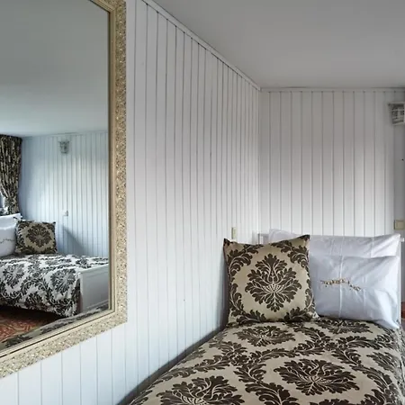 Erla Boutique 4*