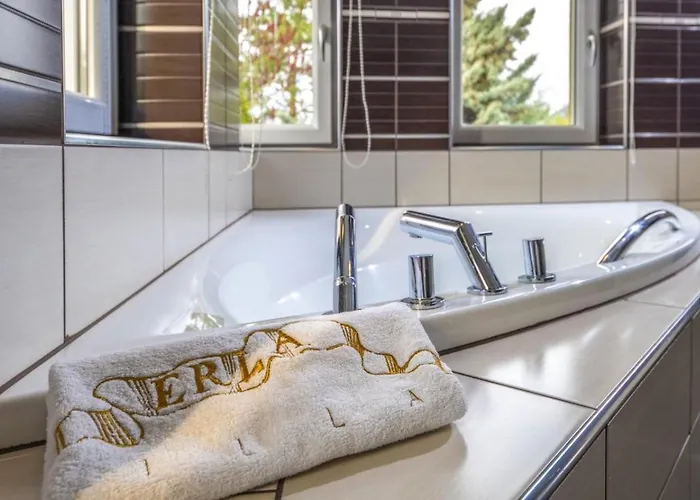 Erla Boutique 4* 埃格尔