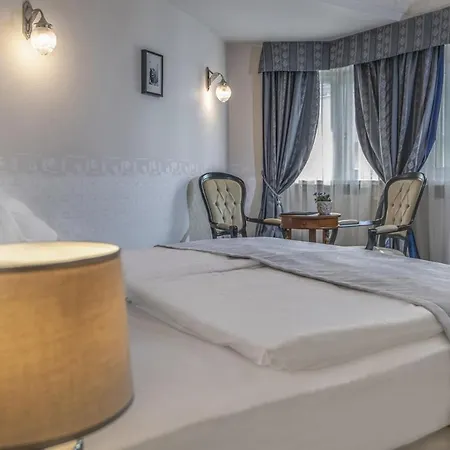 Erla Boutique 4* Эгер