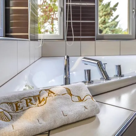 Erla Boutique 4* Эгер